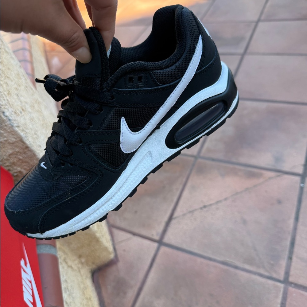 Nike Women’s Air Max Command Sneakers (Size 7) - Picture 9 of 12